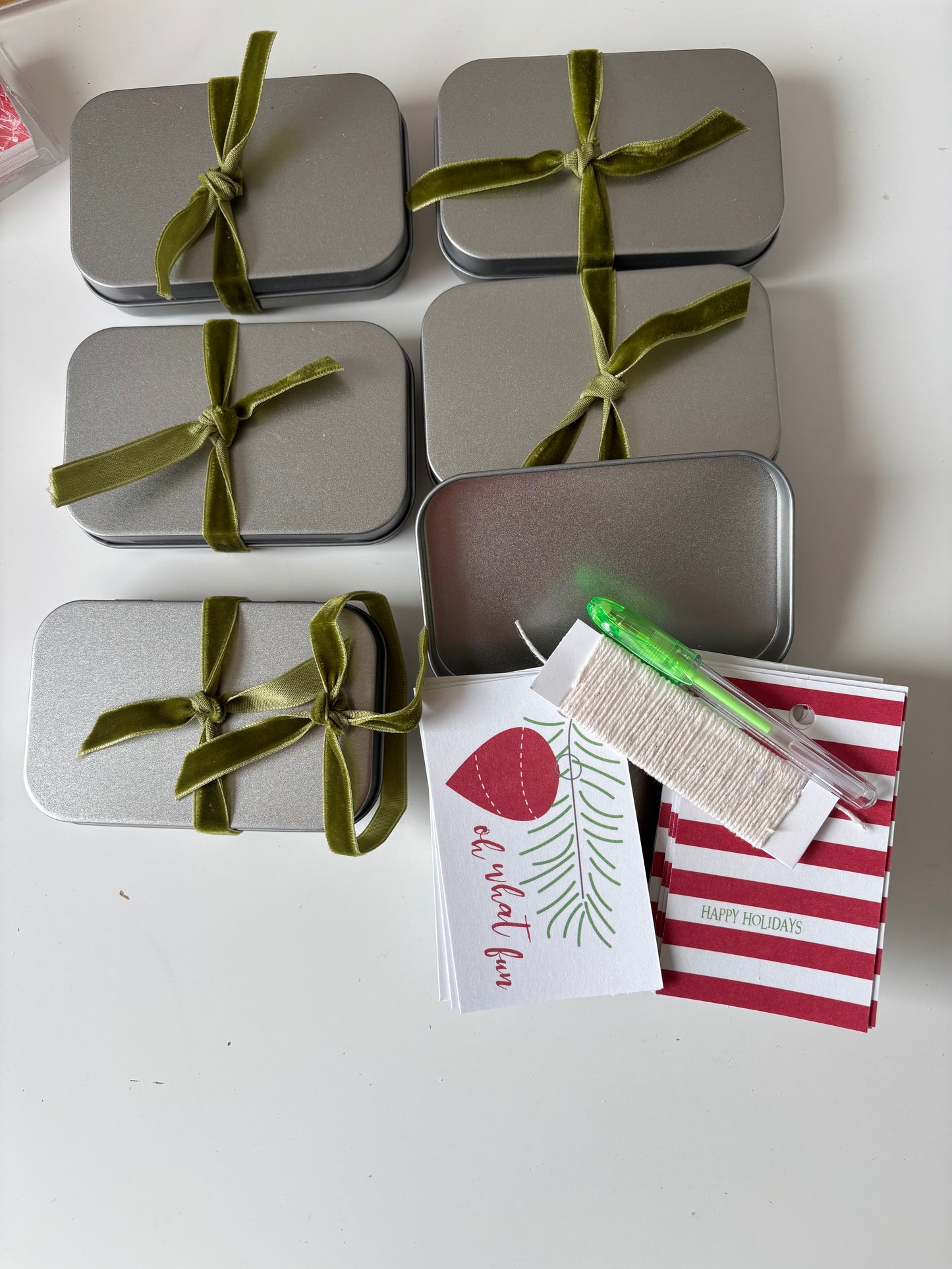 Tiny Tin of Holiday Gift Tags